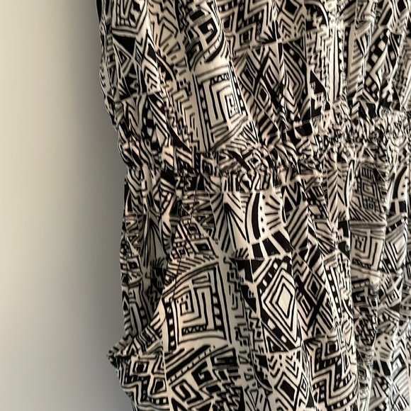 Patterned Mini Dress with Pockets - Picture 3 of 5